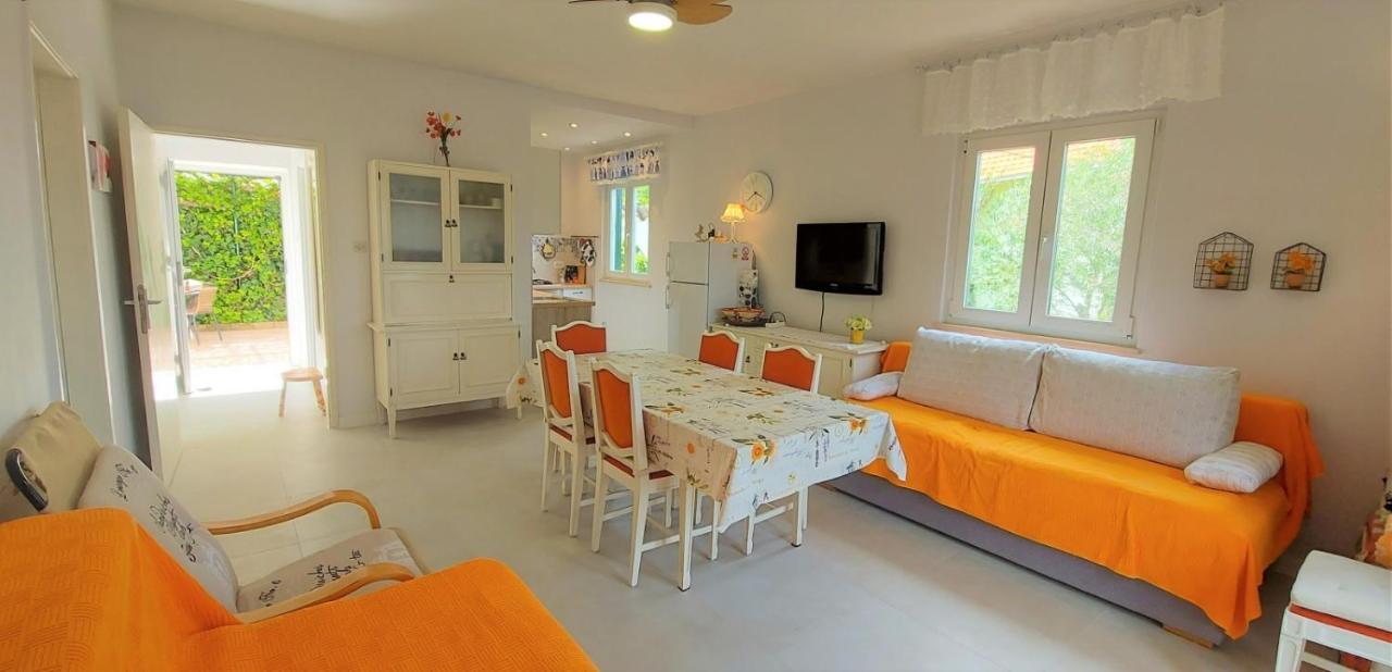 In With Sea View, Terrace, Wifi * Slatine